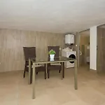 1 Bedroom Amazing In アパート