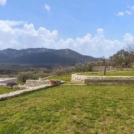 1 Bedroom Beautiful In * Podgrade (Split-Dalmatia)