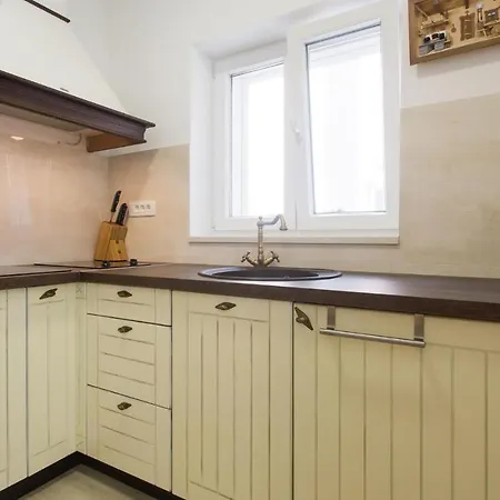 1 Bedroom Beautiful In Apartamento Podgrade (Split-Dalmatia)