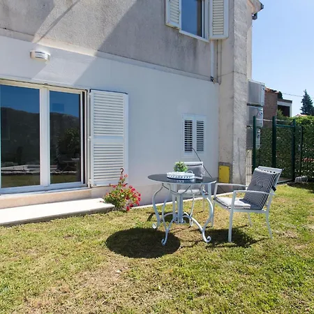 1 Bedroom Beautiful In Podgrade (Split-Dalmatia)