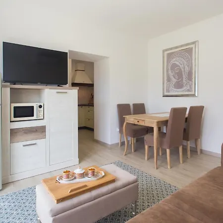 1 Bedroom Amazing In アパート Podgrađe