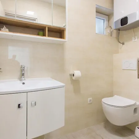 1 Bedroom Beautiful In Podgrade (Split-Dalmatia)